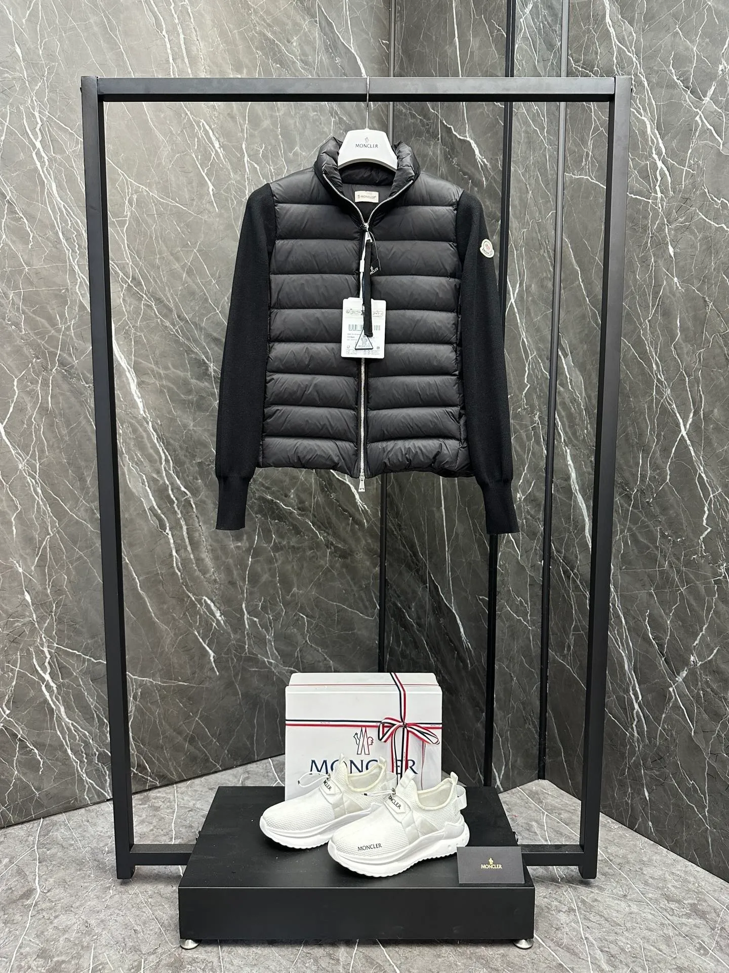 Moncler｜ ｜ ：White、Black、 Size：S、M、L、 !!! 。 ， ， !!! ， ， ！ ， ， ！ ， !!! ， 。 ， ， ， !